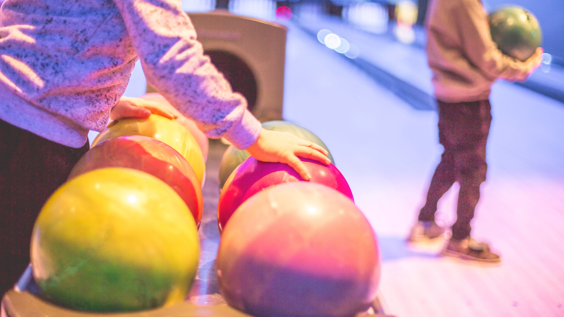 Attractions - Glow bowling